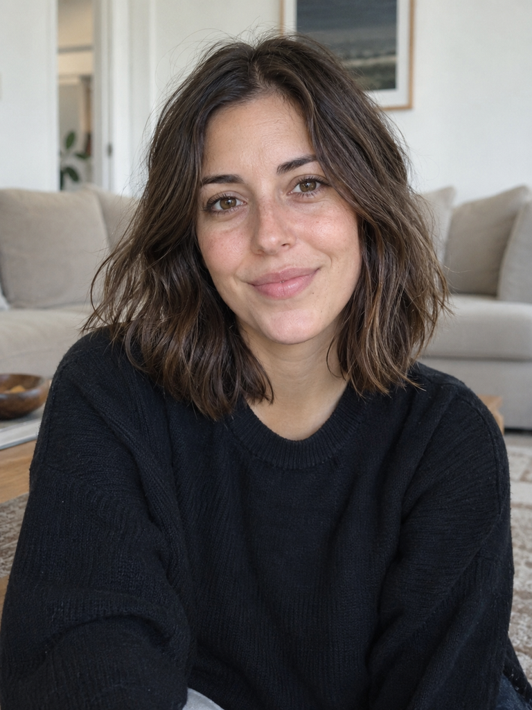 23 Cute Hairstyles for Medium Hair You Can Do in Minutes