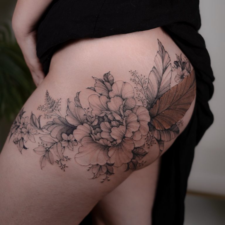 27 hip tattoos women